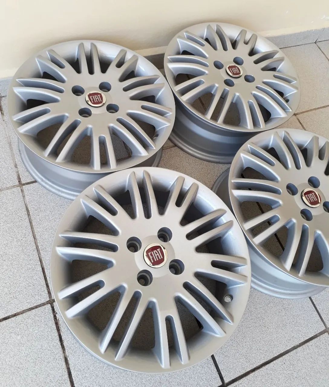 Jogo de rodas aro 15 Fiat original  - Foto 5
