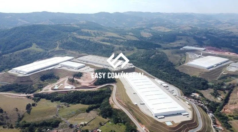 Galpão de 9.304 m² crossdocking em condomínio logístico.