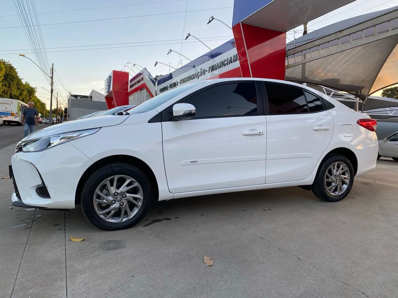 Toyota YARIS XS 2023/24 carro extremamente novo  - Foto 5