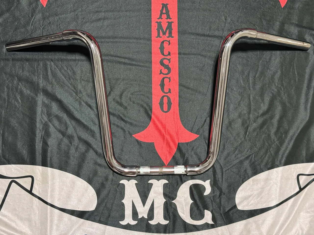 Guidão "Seca suvaco" Ape Hanger para Dragstar, Midnight, Shadow, Harley