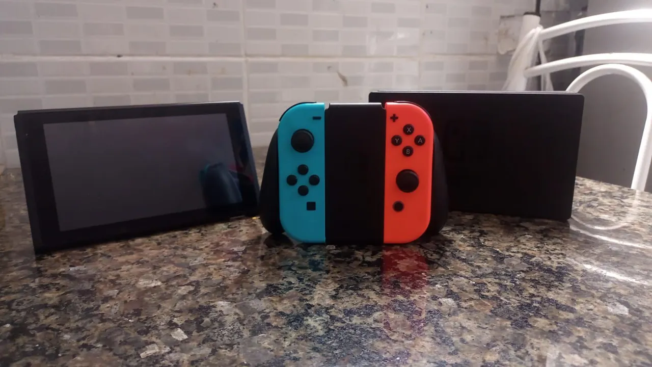 Console Nintendo Switch - usado em ótimas condições