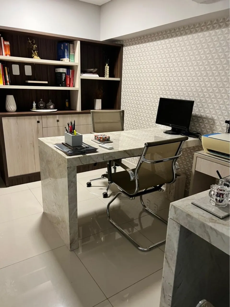 SALA TIROL WAY OFFICE