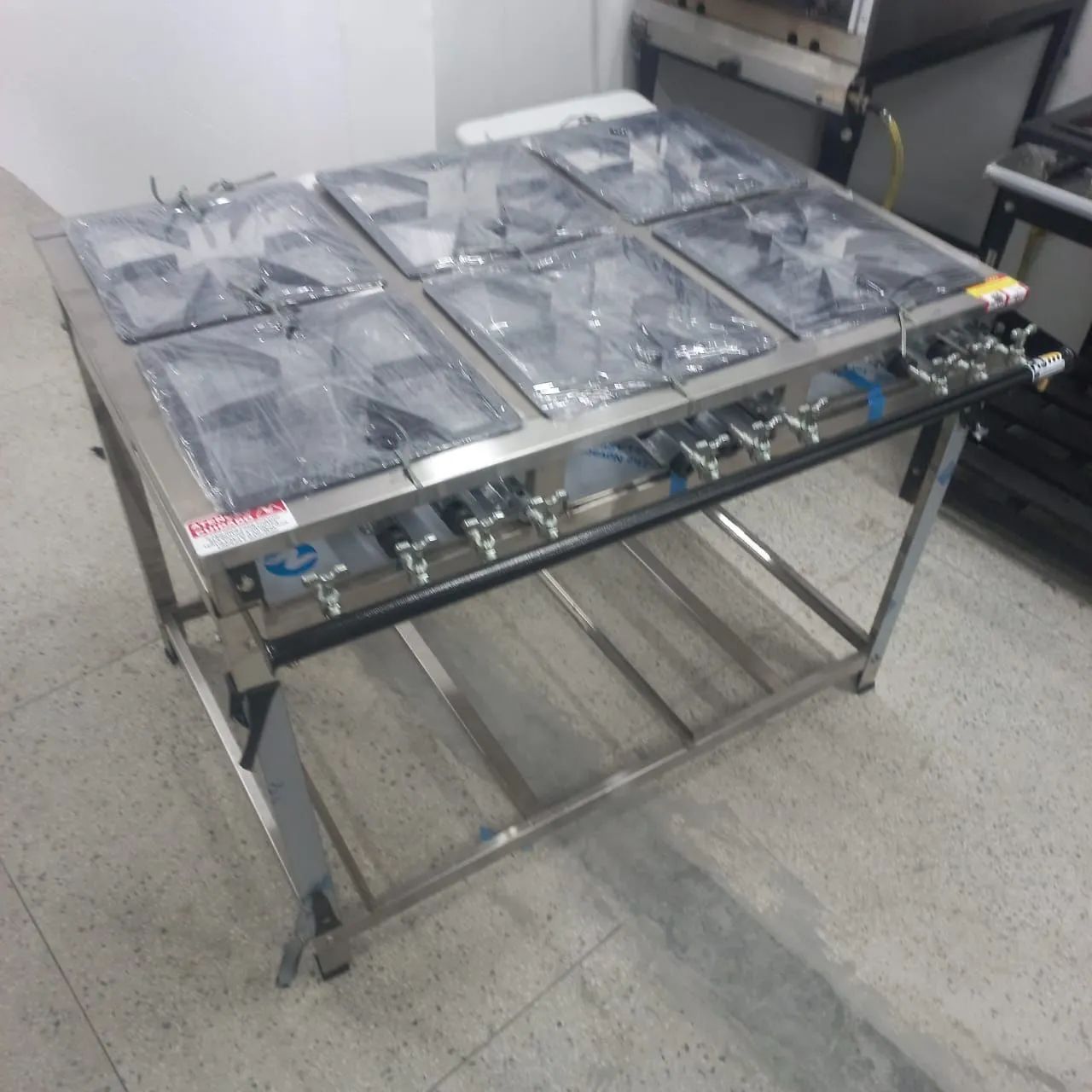 A. Fogão Industrial 6 Bocas com inox
