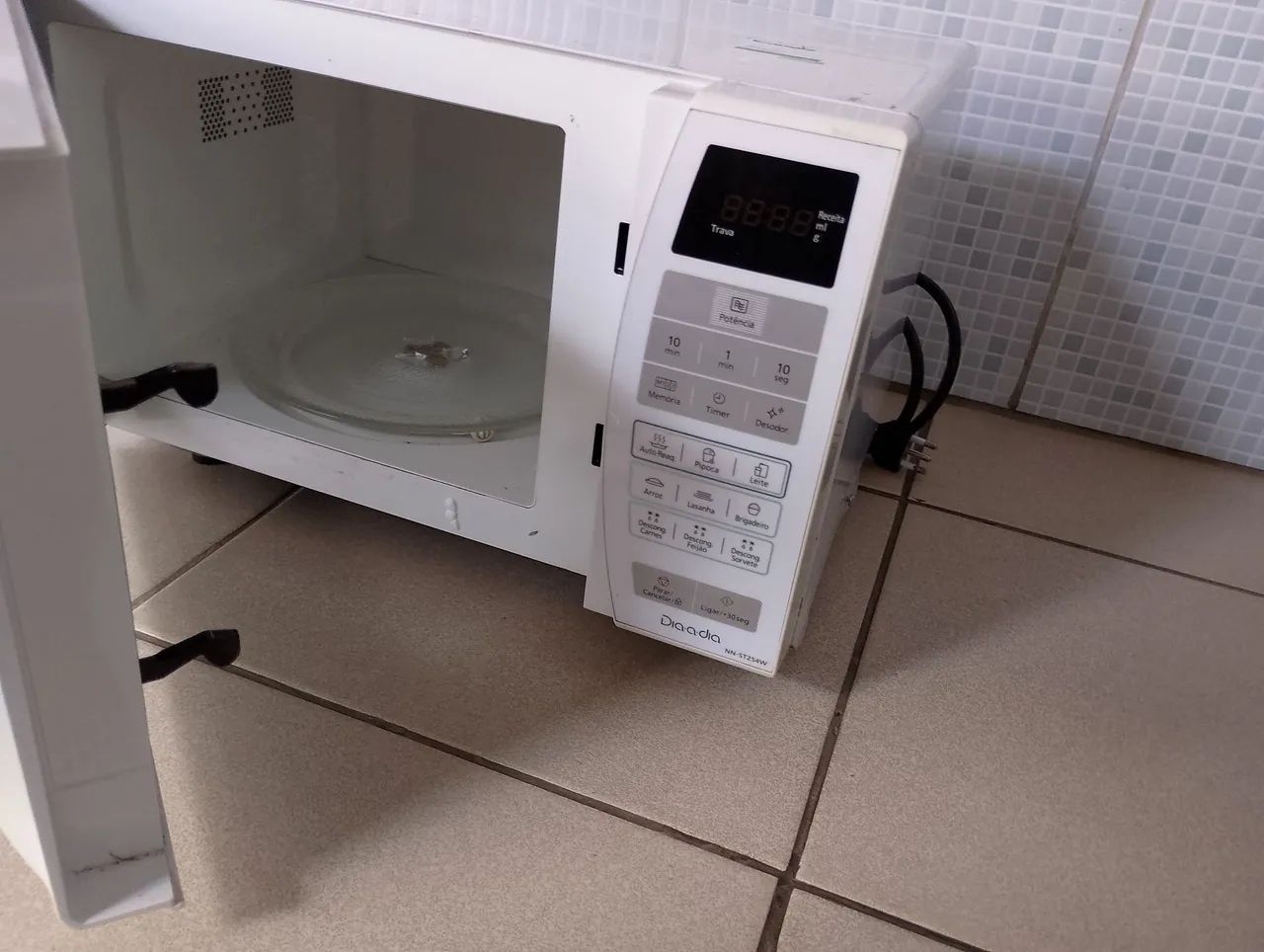Micro-ondas Dia a Dia NN-ST254W