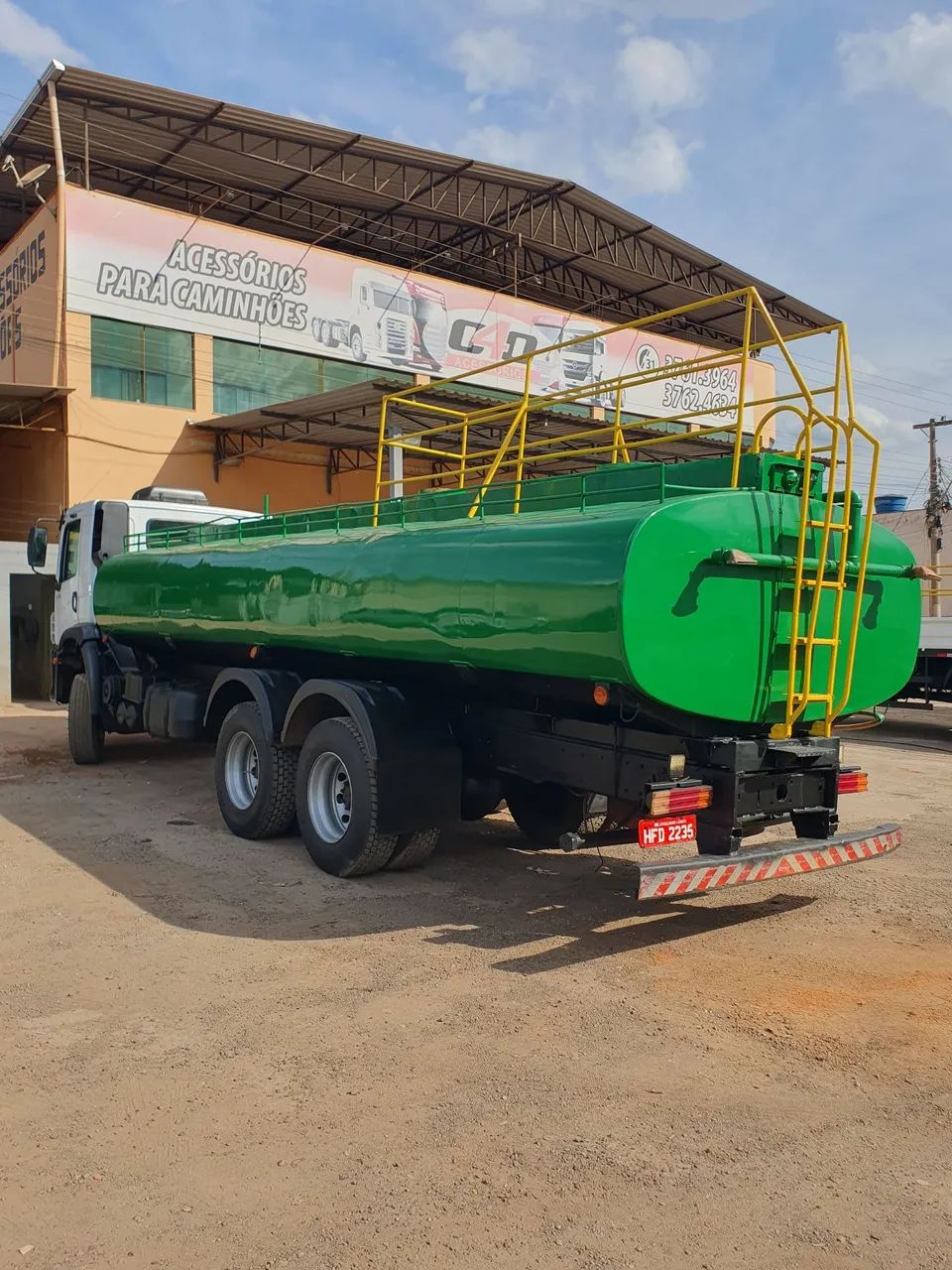 caminhão constelation 31320 pipa - Foto 6