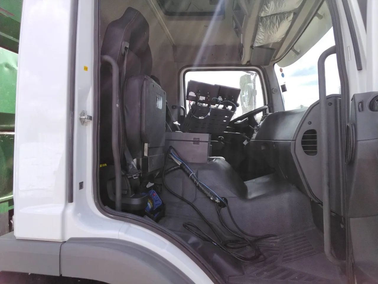 Mercedes-Benz Atego Atego 2430 6x2 2p (diesel)(E5)  2021/2022 Vamos Seminovos São Leopoldo - Foto 7