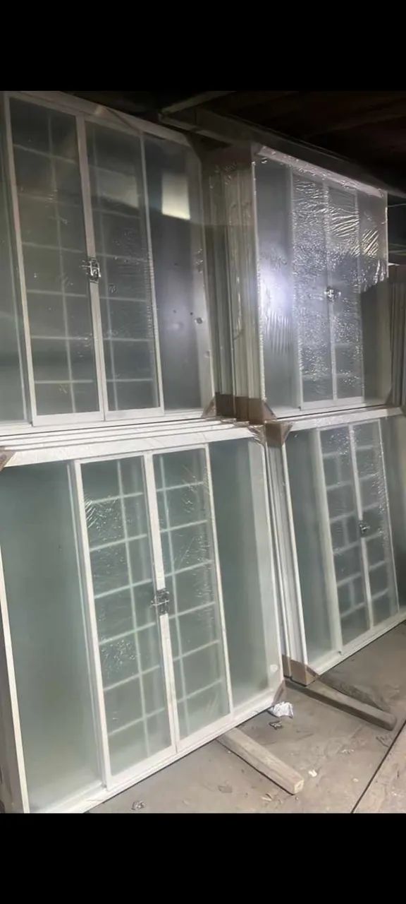 Window with white or black brick-pattern grille65093653401858122
