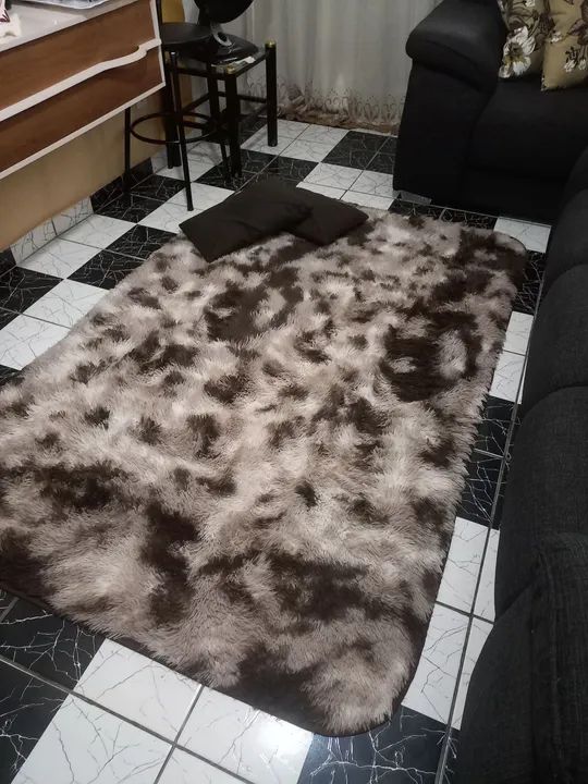 Tapete Peludo Bege e Marrom