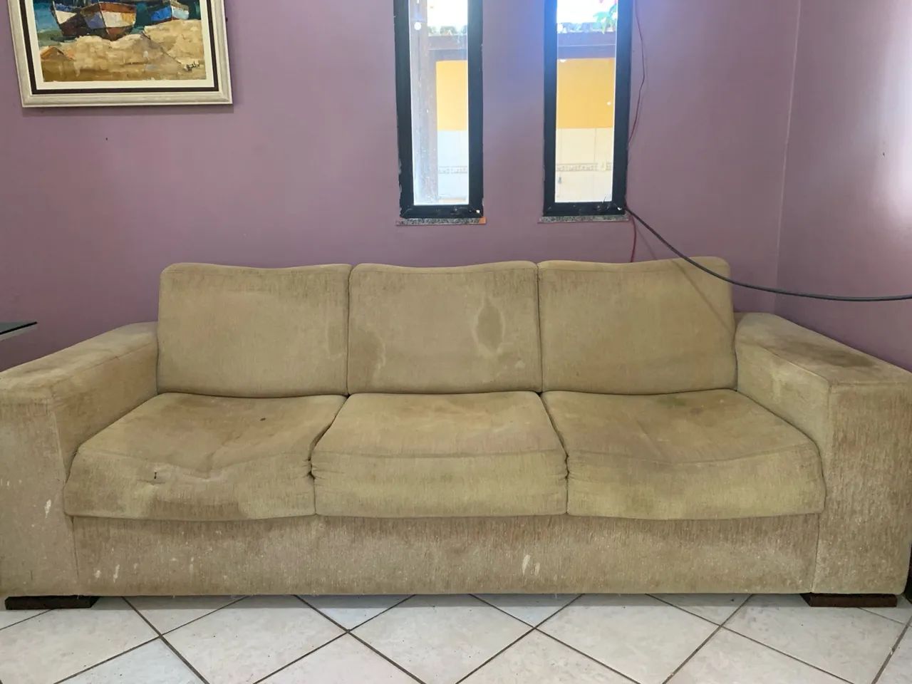 Sofá 3 lugares - confortável, precisa de pequenos reparos