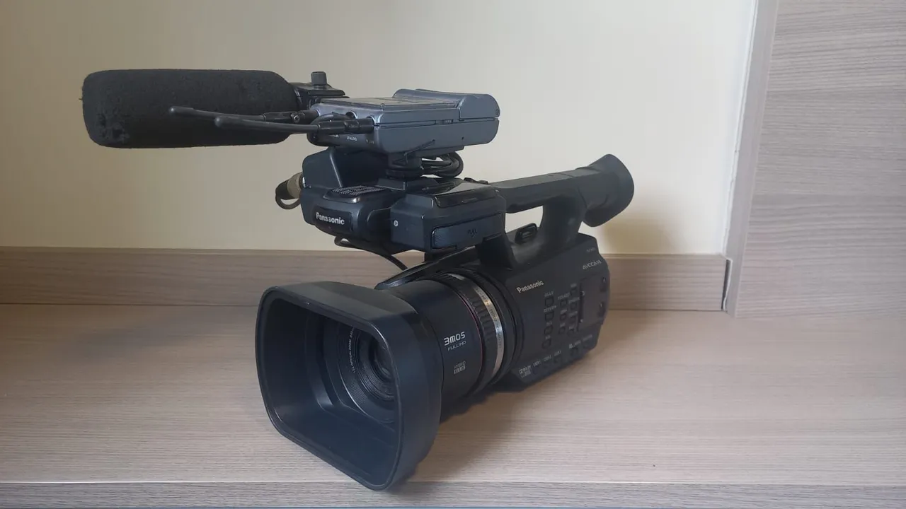 Câmera Panasonic com Microfone Profissional