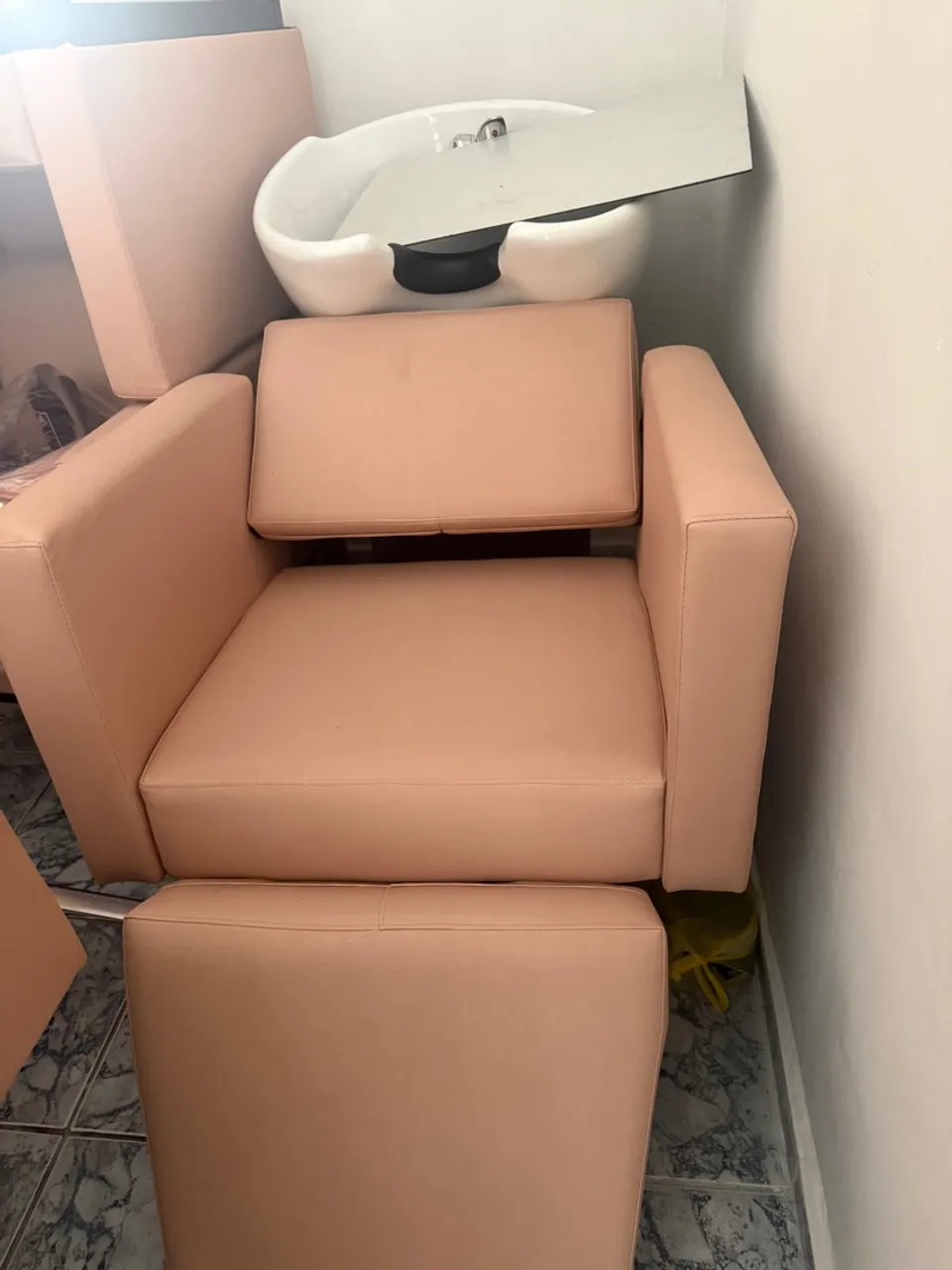 Cadeira de Cabeleireiro + lavatório Conforto e estilo