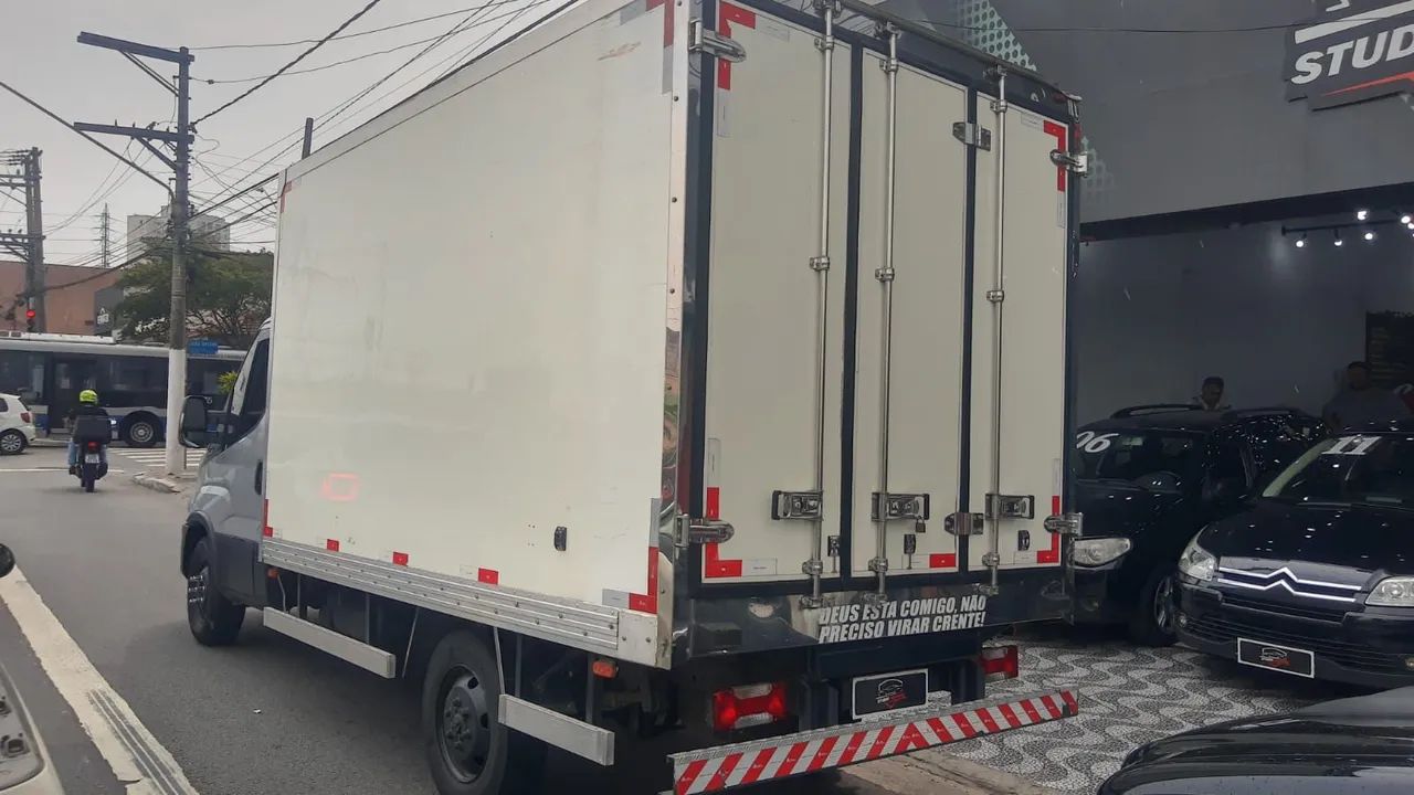 Iveco daily chassis longo baú refrigerado - Foto 3