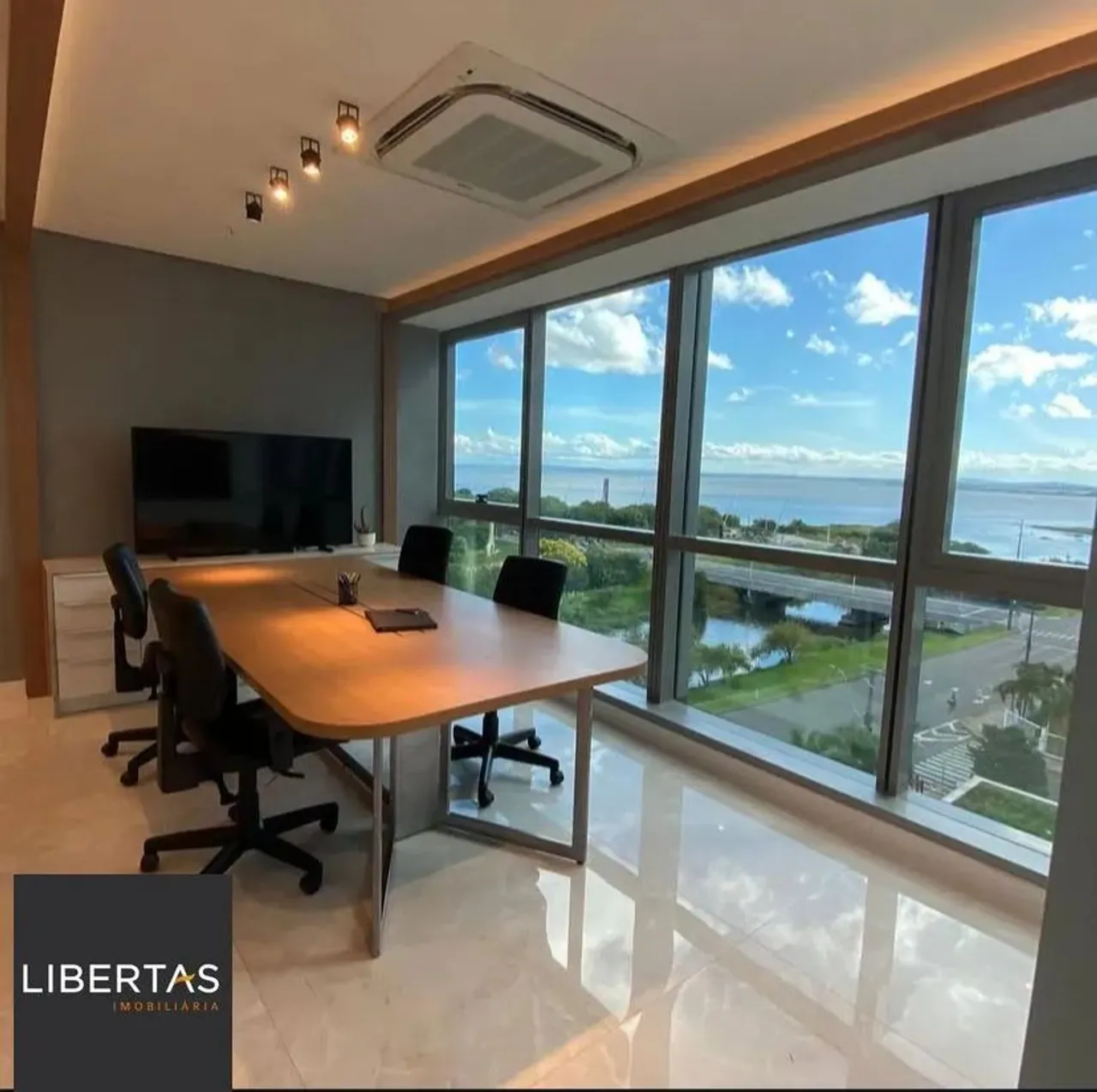 VENDA- Sala Comercial no Trend, 40m2, mobiliada com vista para o guaíba- Praia De Belas