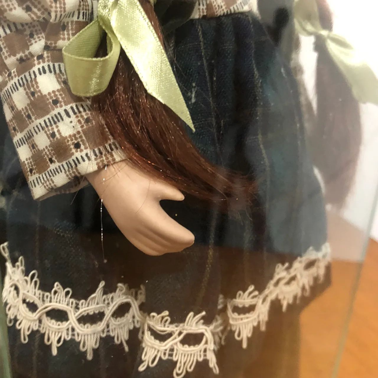 Boneca porcelana com redoma de vidro - Foto 6