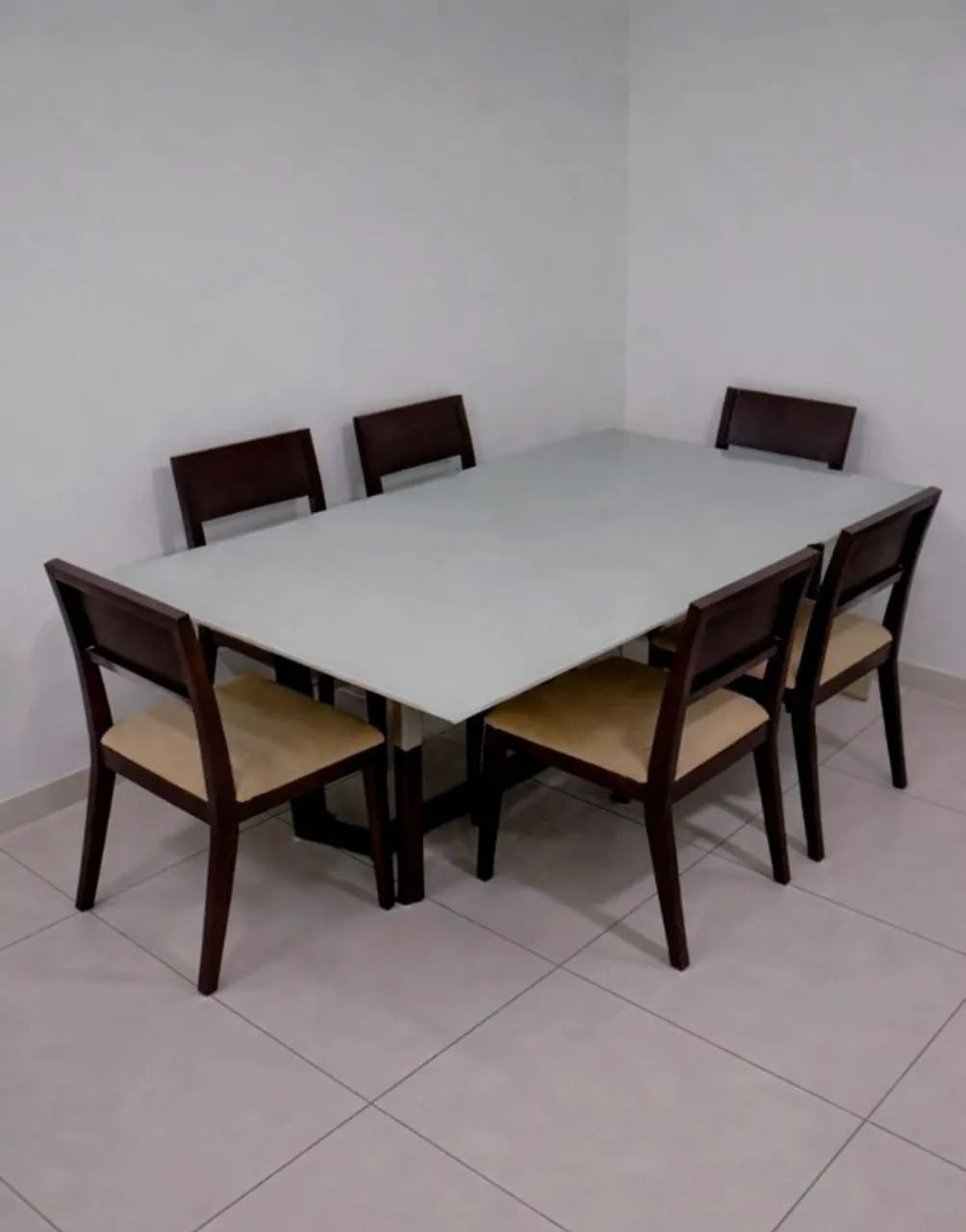 Mesa de jantar quadrada 6 cadeiras 