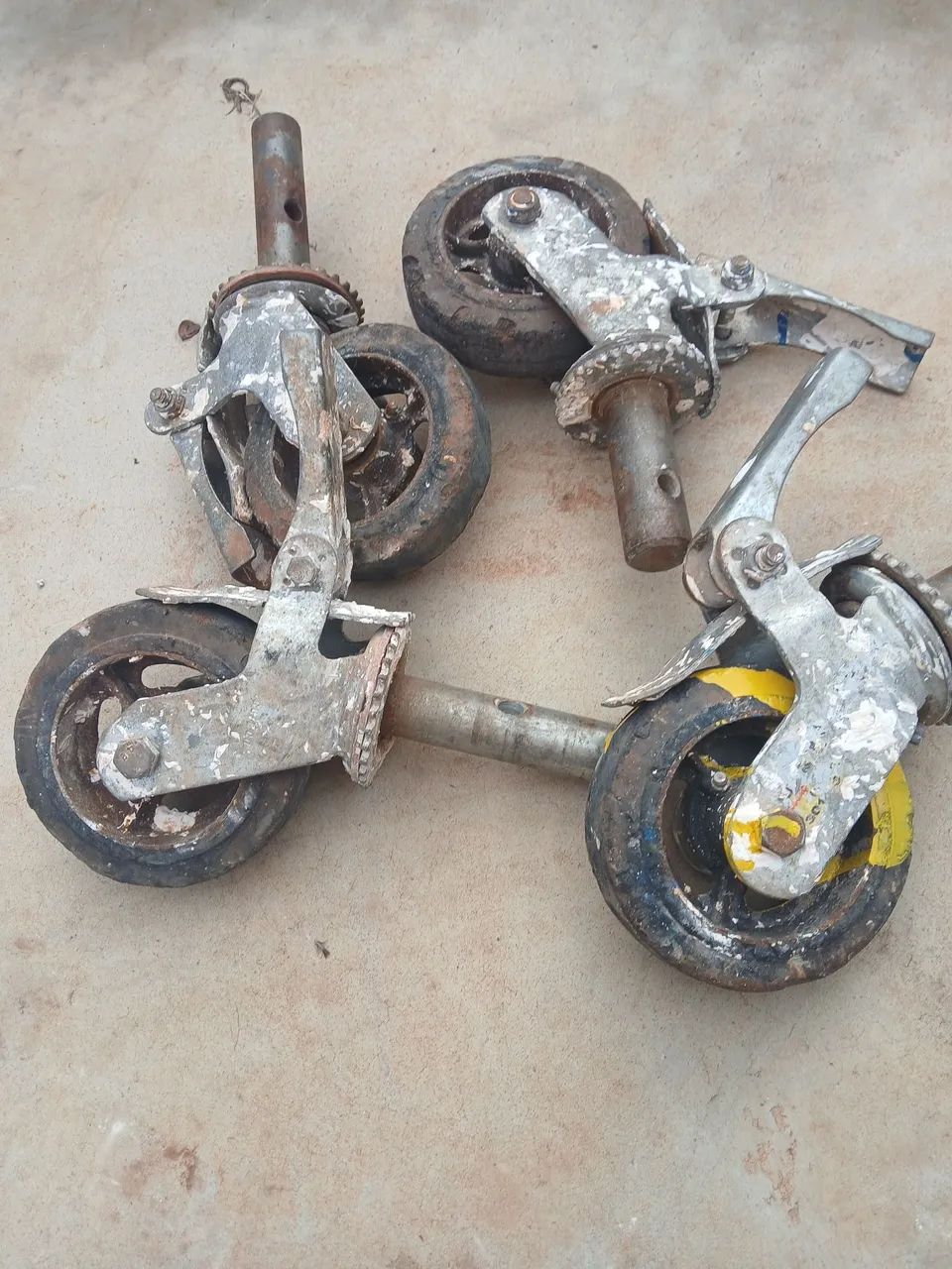 Vende se rodinhas de adaimes