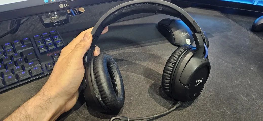 Headset Gamer Sem Fio HyperX Cloud Flight, Drivers 50mm, LED, Compatível com PS5 e PS4 - Foto 2