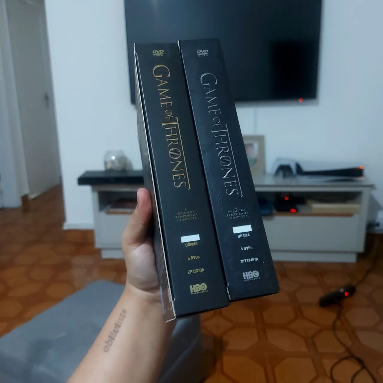 DVD Game Of Thrones 1 e 2 completo original - Foto 4