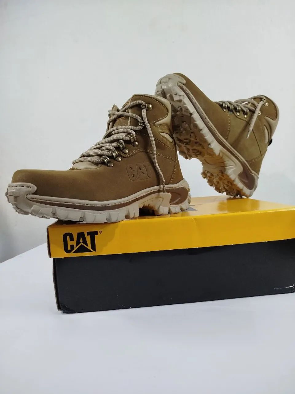 Bota Cat Premium Avelã: Couro Legítimo,Palmilha Gel,Costura Reforçada,Sola Top! N°39 ao 42 - Foto 4