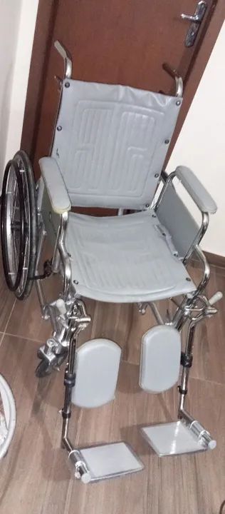 Cadeira de rodas em ótimo estado - Foto 2