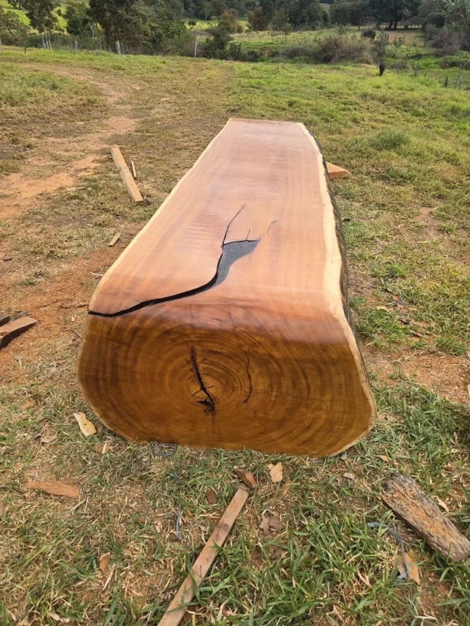 Mesa de madeira maciça rústica
