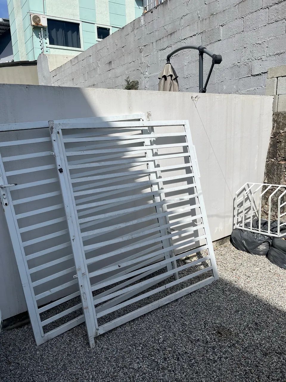 Portão de alumínio + lixeira 64706493100547121