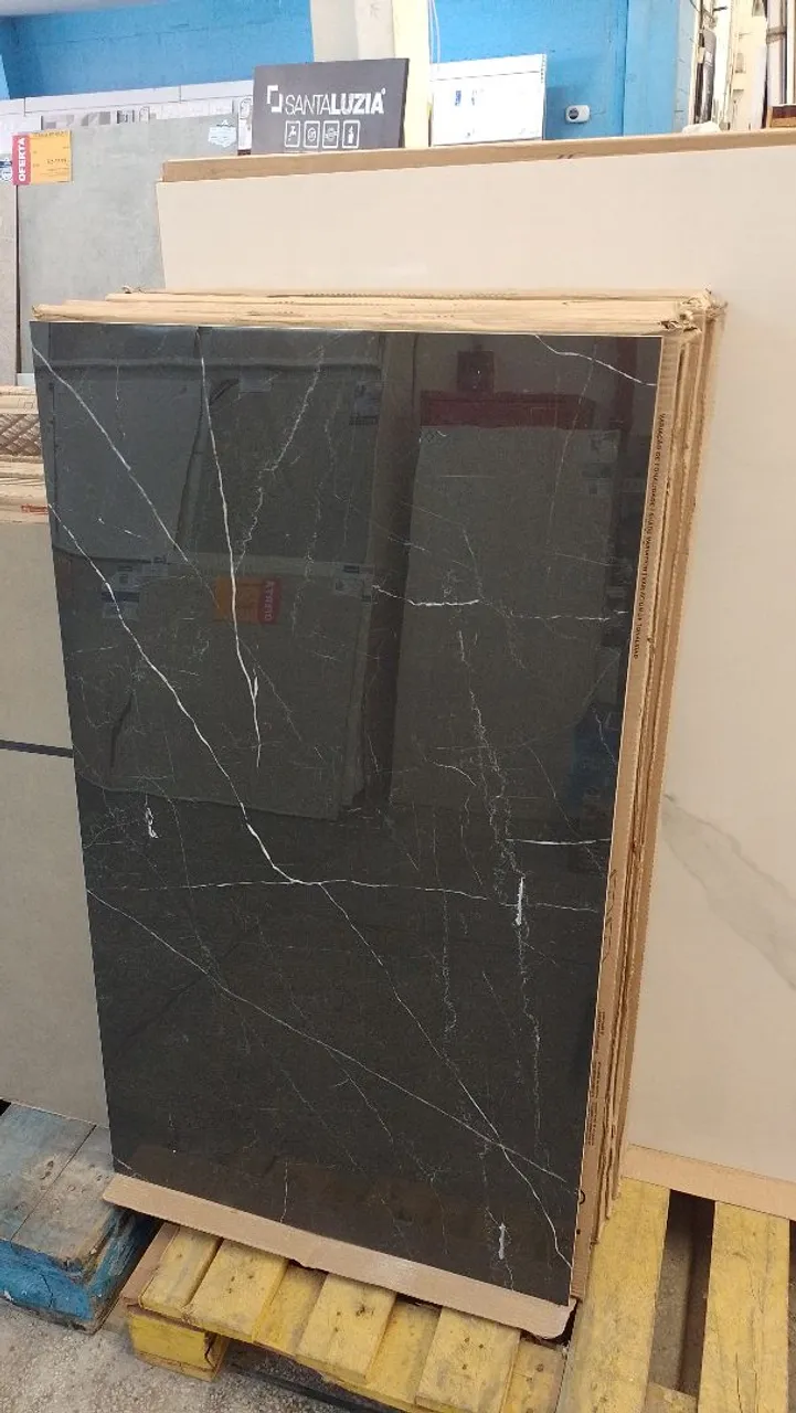 69,90 m2. Saldo Porcelanato Preto com Veios Brancos - Elegância e Sofisticação