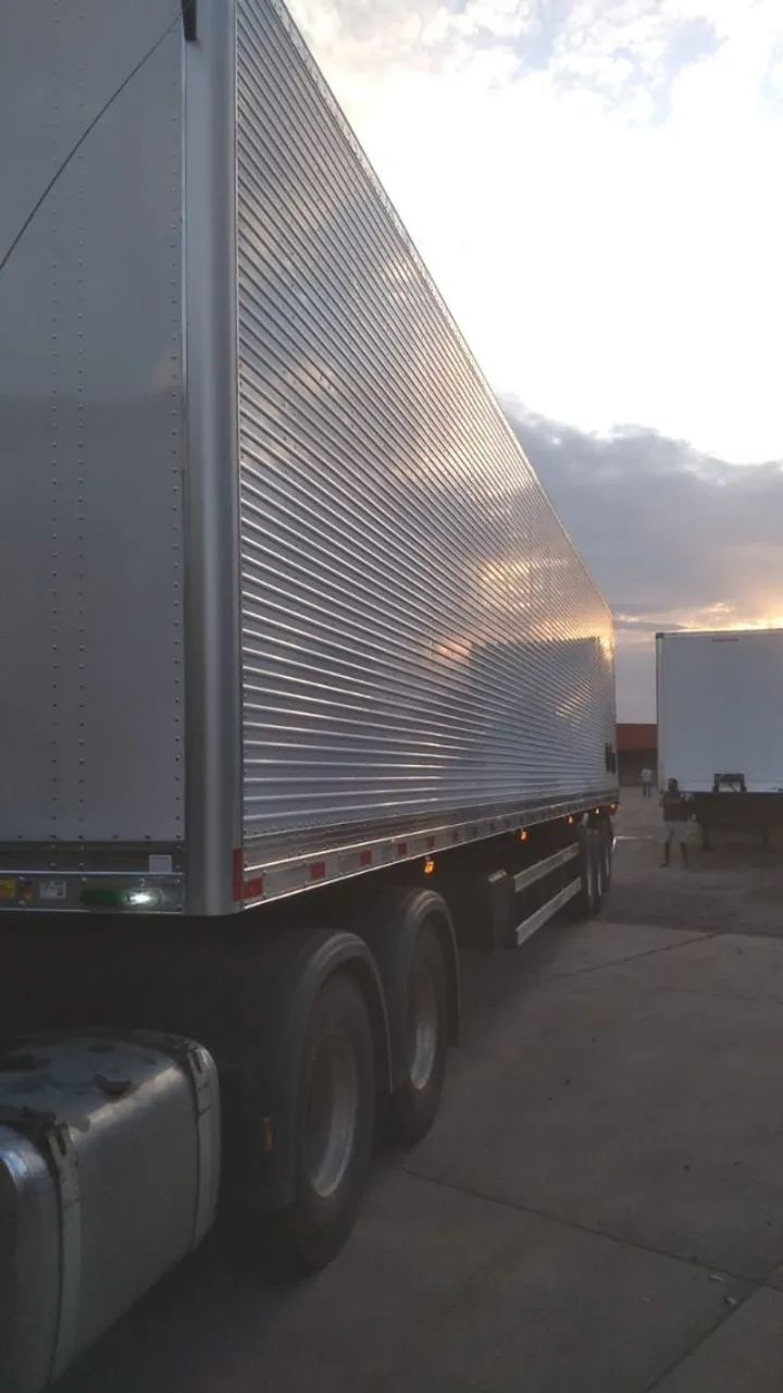 Carreta Bau Facchini 2026 de 15,40 m 30 paletes 