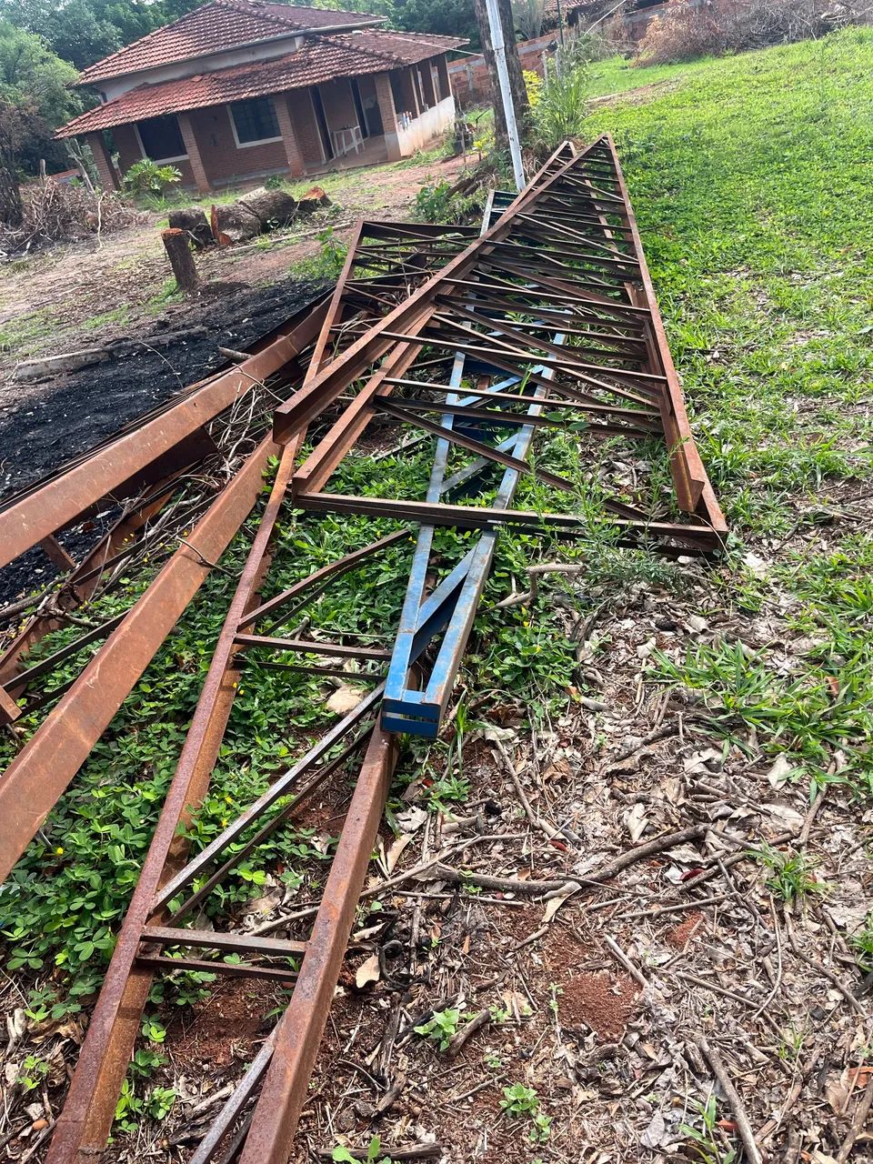 Metal structure 64520793384962121