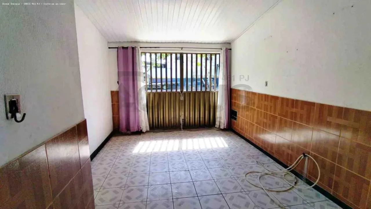 Casa Ampla à Venda com 3 Quartos e Quintal no Bairro Getúlio Vargas