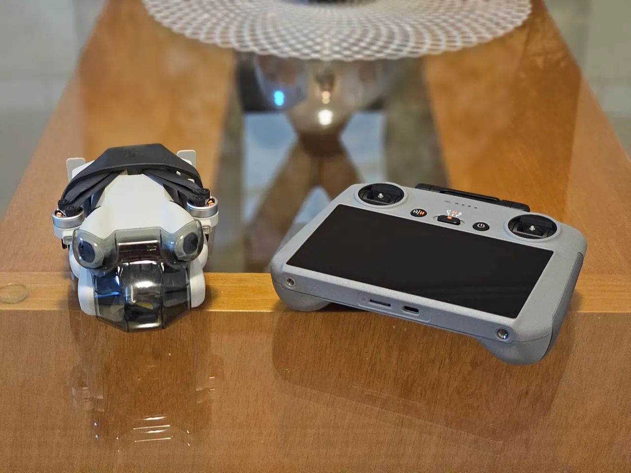 Drone DJI Mini 4 Pro - Controle com Tela - Uma Bateria - Segue 