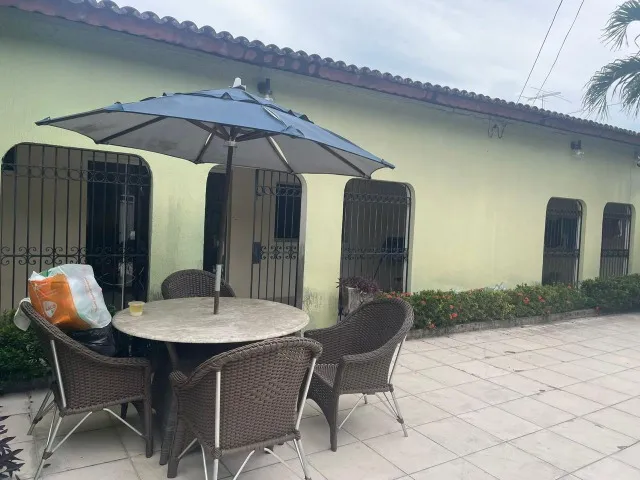 Excelente casa ampla e ventilada região calma rua particular