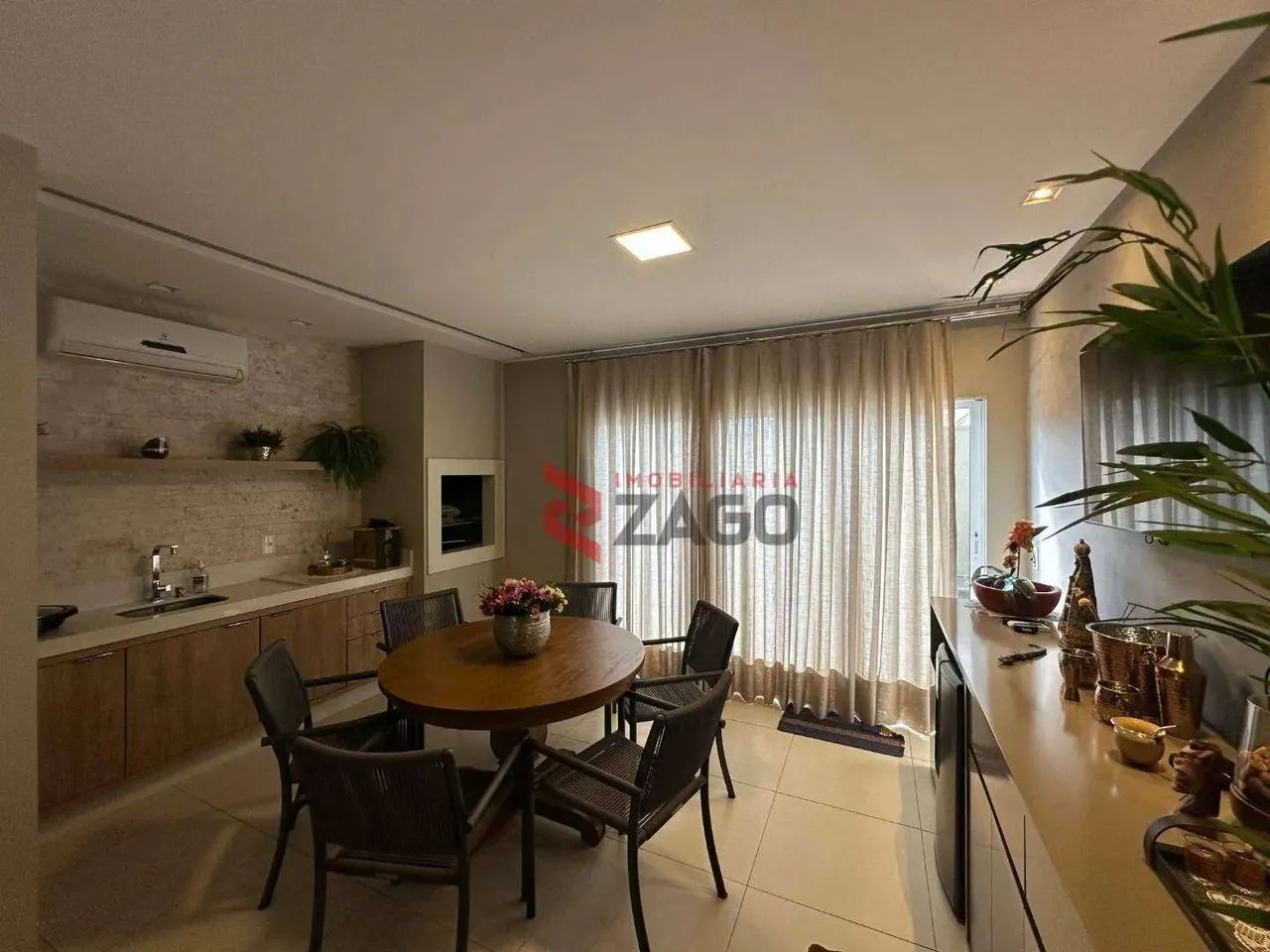 Casa com 3 dormitórios para alugar, 180 m² por R$ 6.450/mês - Club Residence Ayat - Uberab