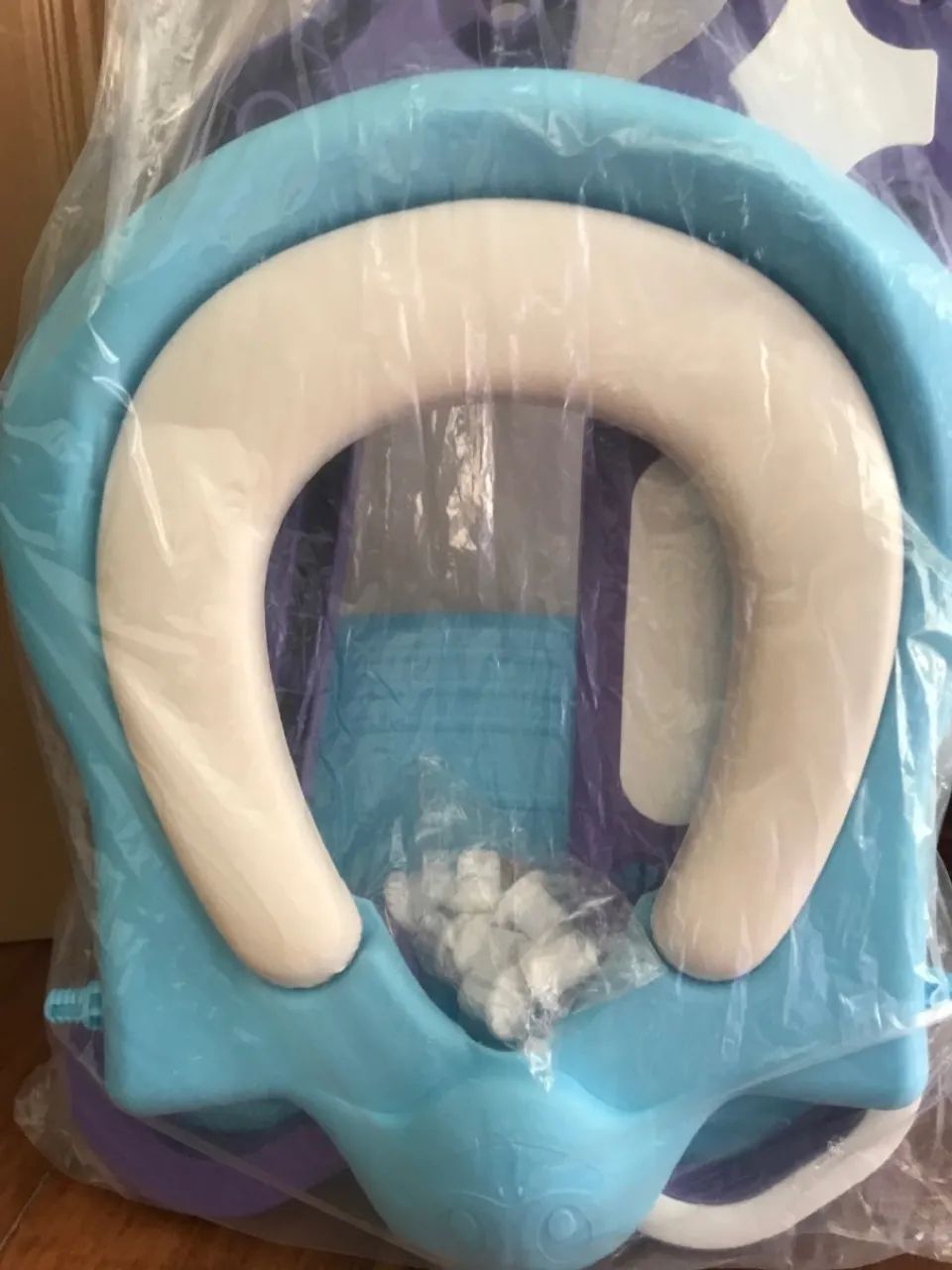 Assento sanitário infantil almofadado com escadinha. - Foto 3