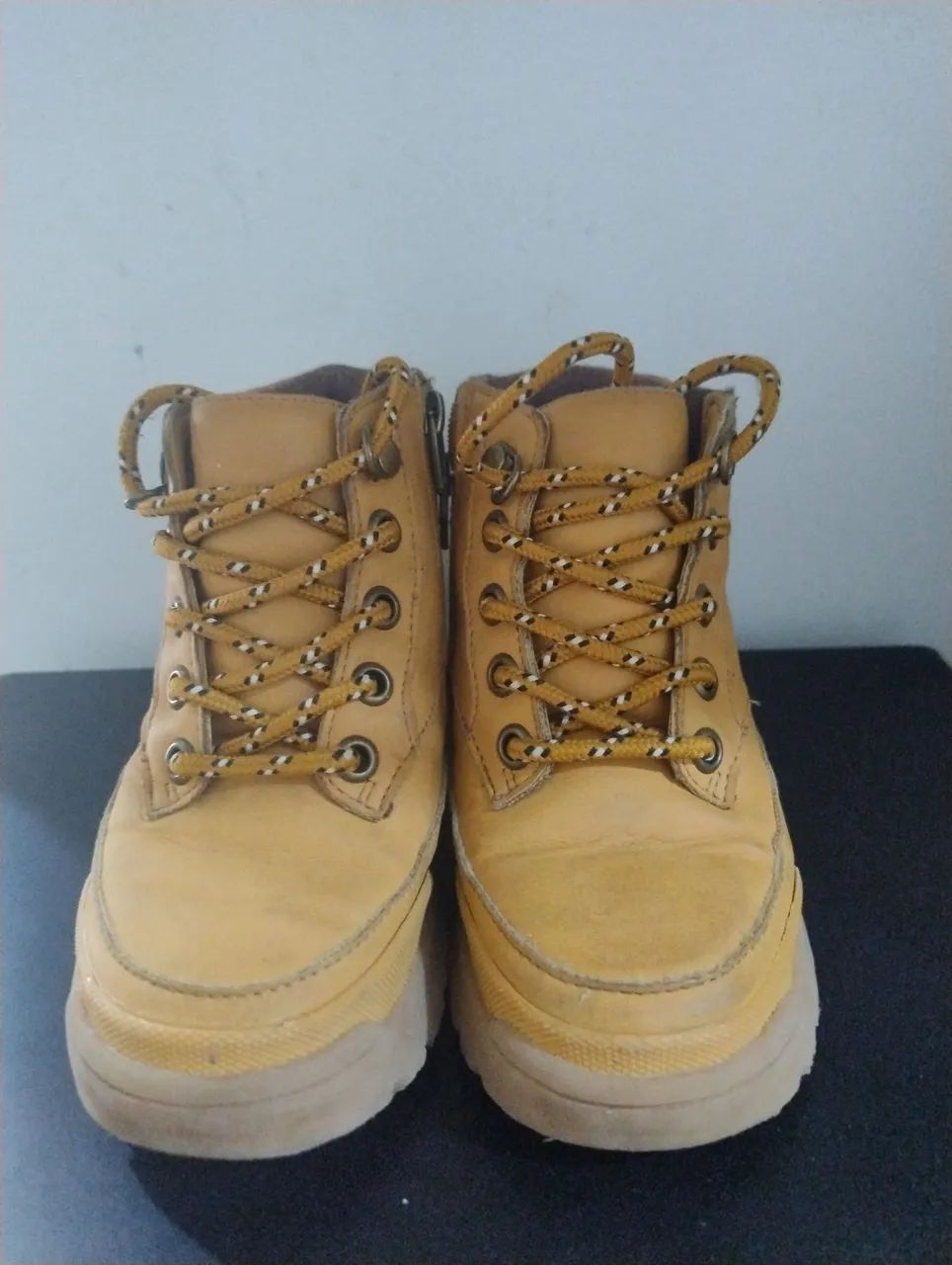 Botas Amarelas - Estilo e Conforto