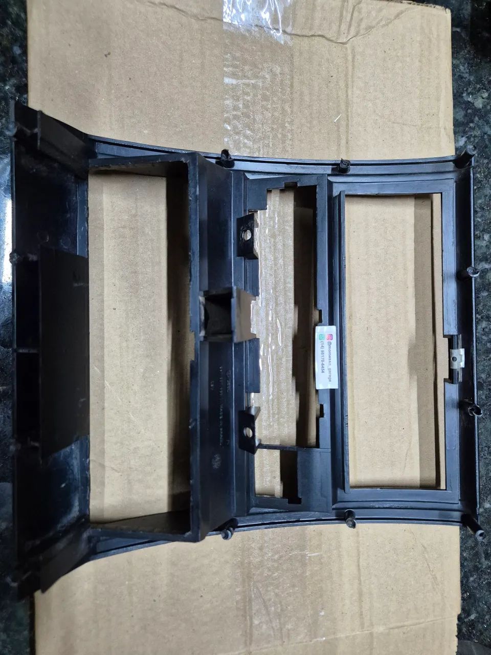 Moldura central do painel satélite64352263422337123