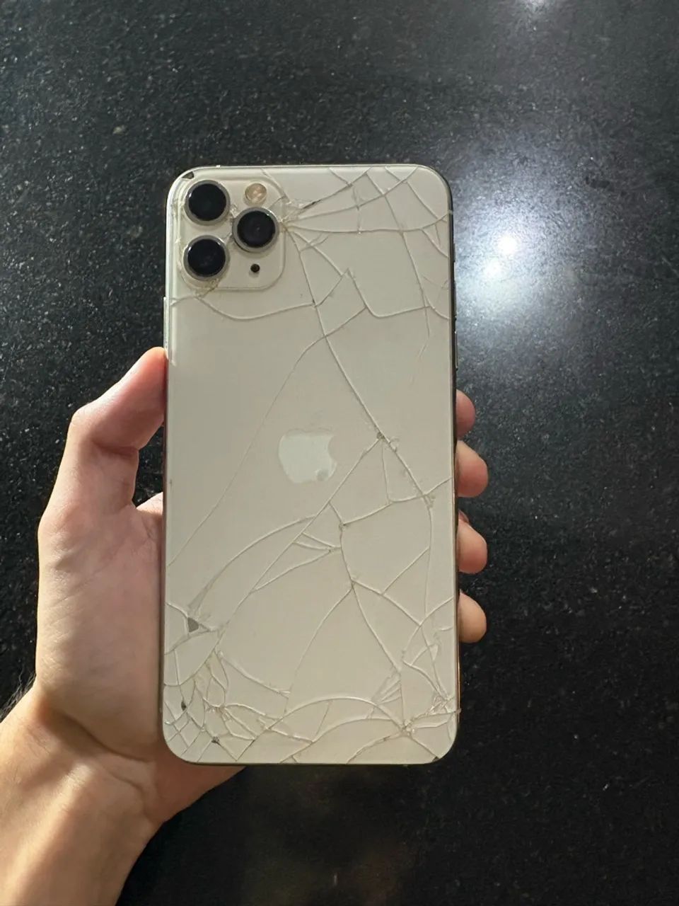 IPHONE 11 PRO MAX DOURADO  - Foto 2