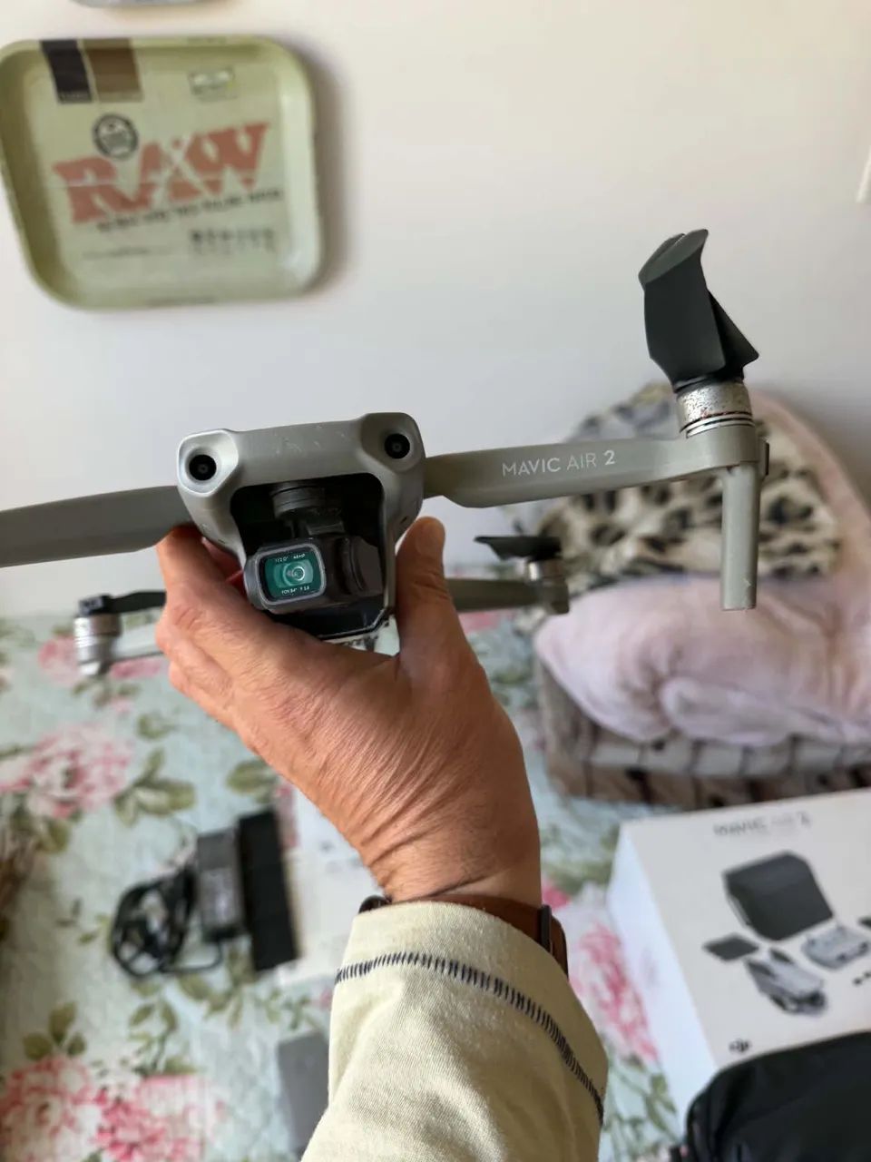 Kit Drone dji air 2  com controle e 2 baterias precisa de reparo no guimbal  - Foto 3