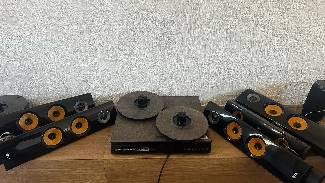 Aparelho de dvd com caixas 