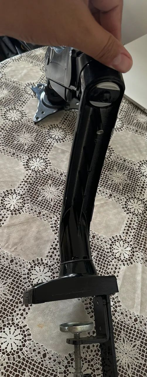 Suporte articulado de mesa, pistão aguenta monitores 17 a 35 Polegadas ate 9kg - Foto 2