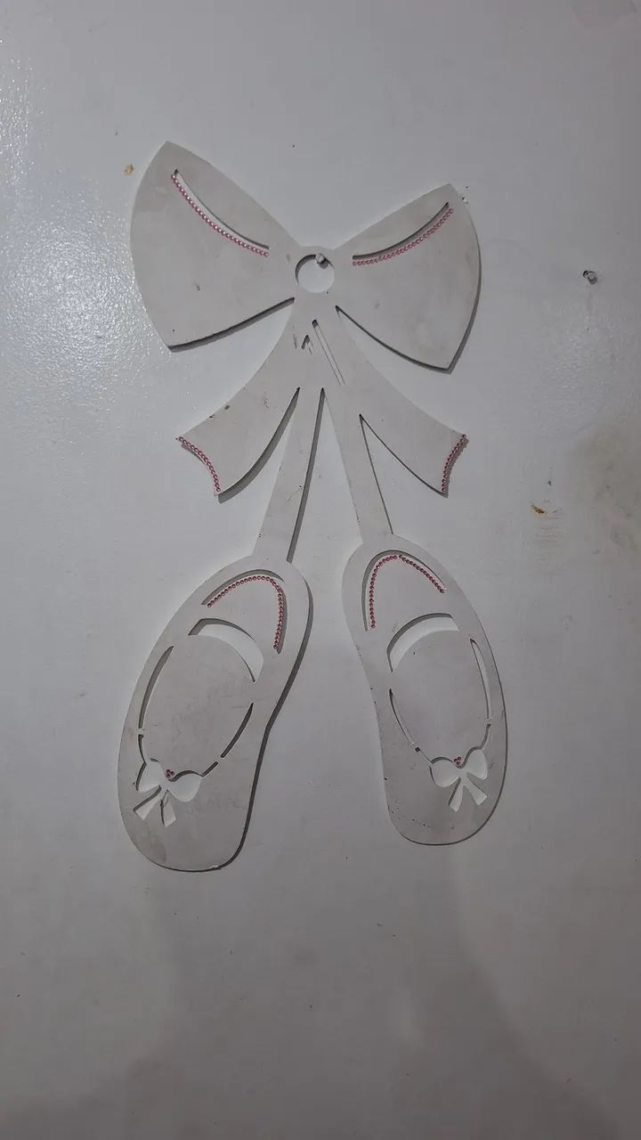 Vendo 5 pecas em mdf (coroas) - Foto 4