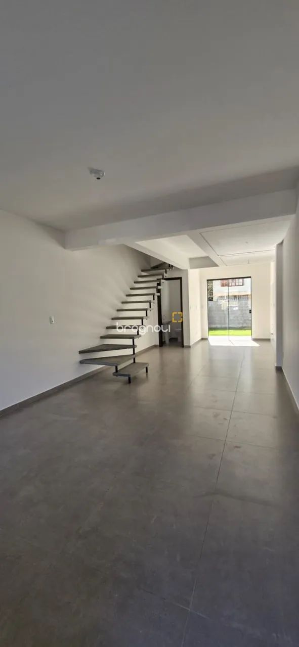 BROGNOLI VENDE - CASA COM 2 DORMITÓRIOS, SENDO 2 SUÍTES - INGLESES RIO VERMELHO.