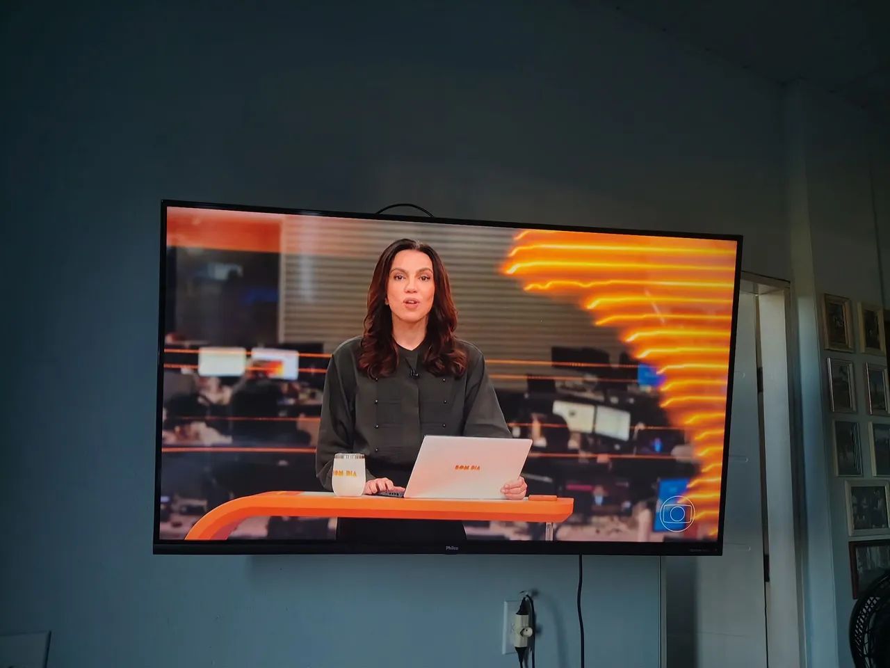 TV 43" Philco douby áudio 