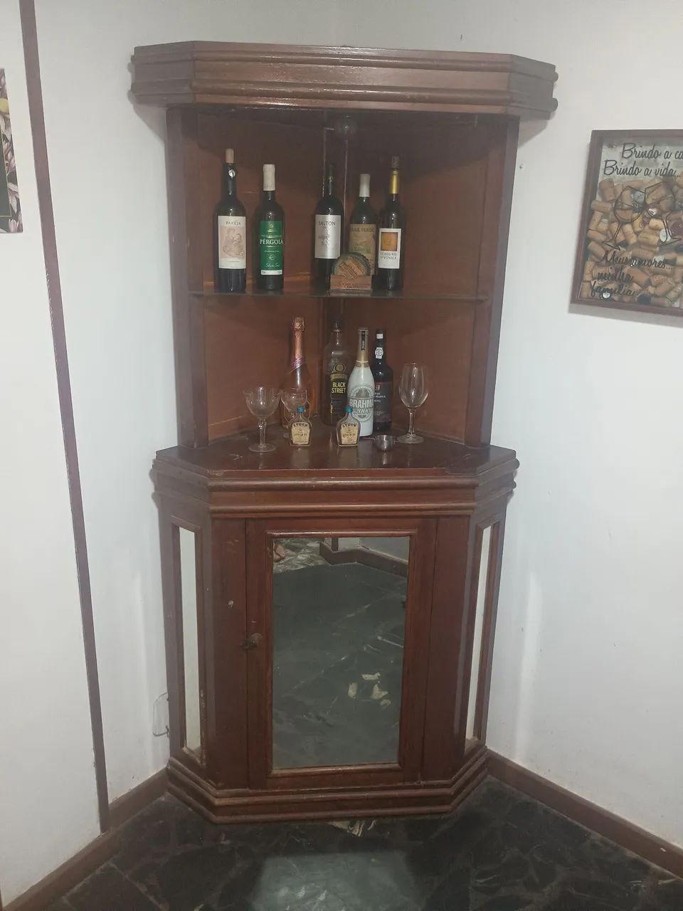 Bar de canto em  madeira, maciça, com espelhos  - Foto 5