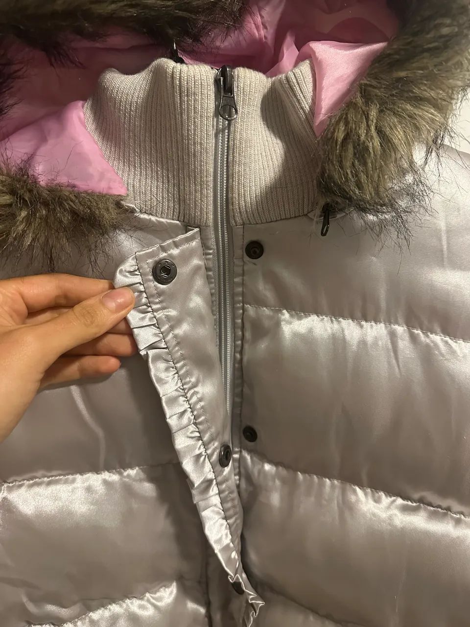 Jaqueta puffer Cherokee cinza com capuz  - Foto 3