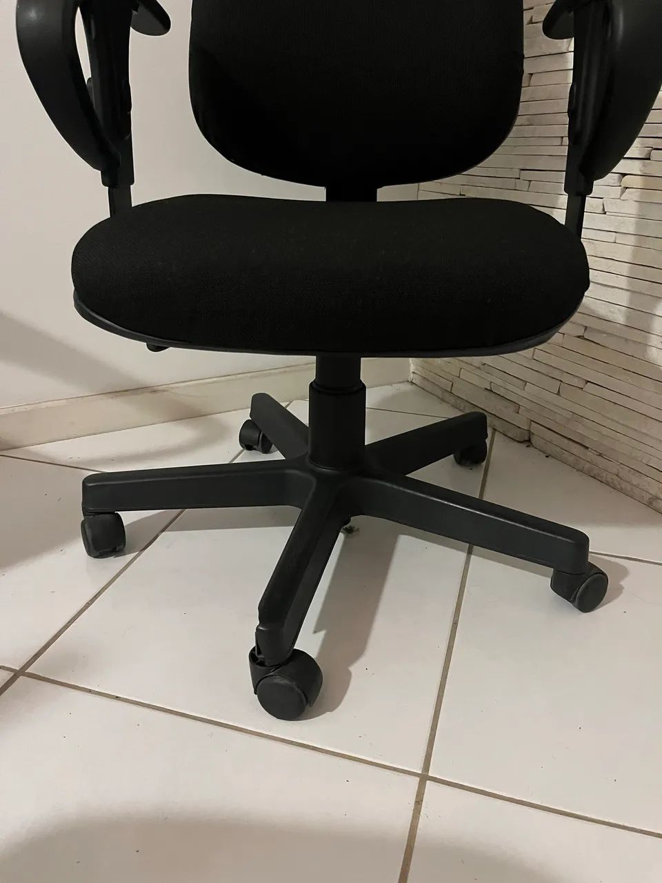 Cadeira de Escritório em Perfeito Estado - Foto 3