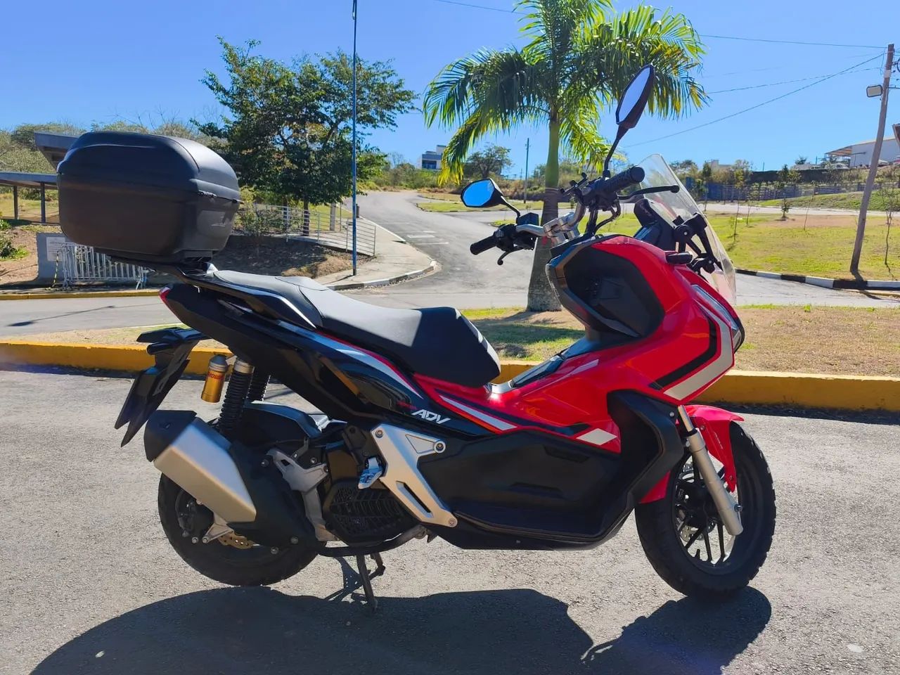 Scooter Honda adv 150