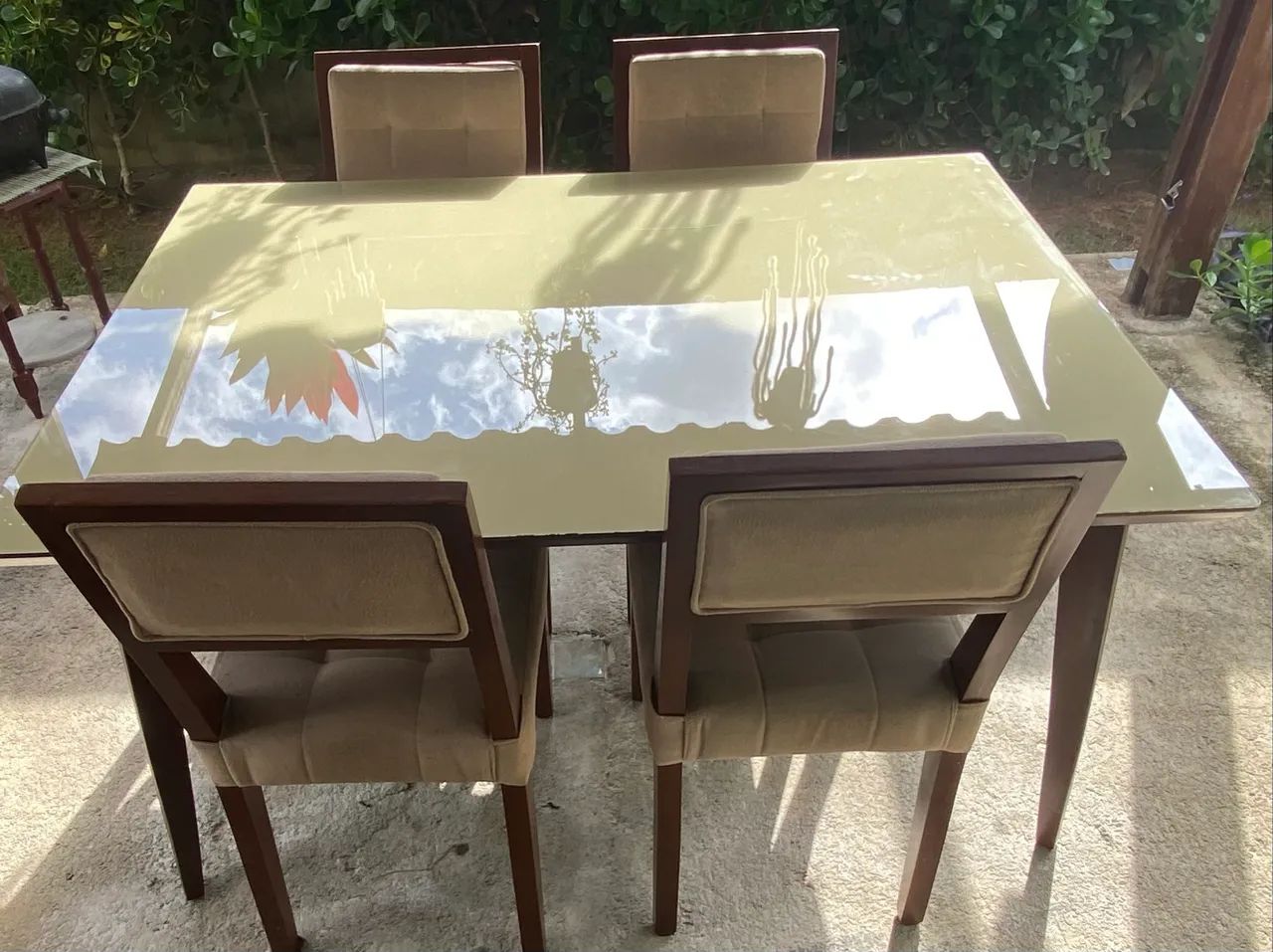 Vendo conjunto sala de jantar com 4 cadeiras  - Foto 2