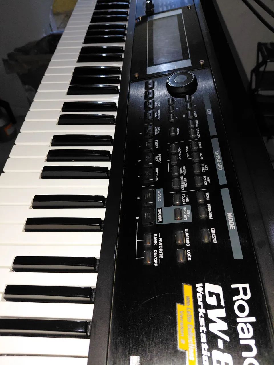 TECLADO ROLAND GW-8 