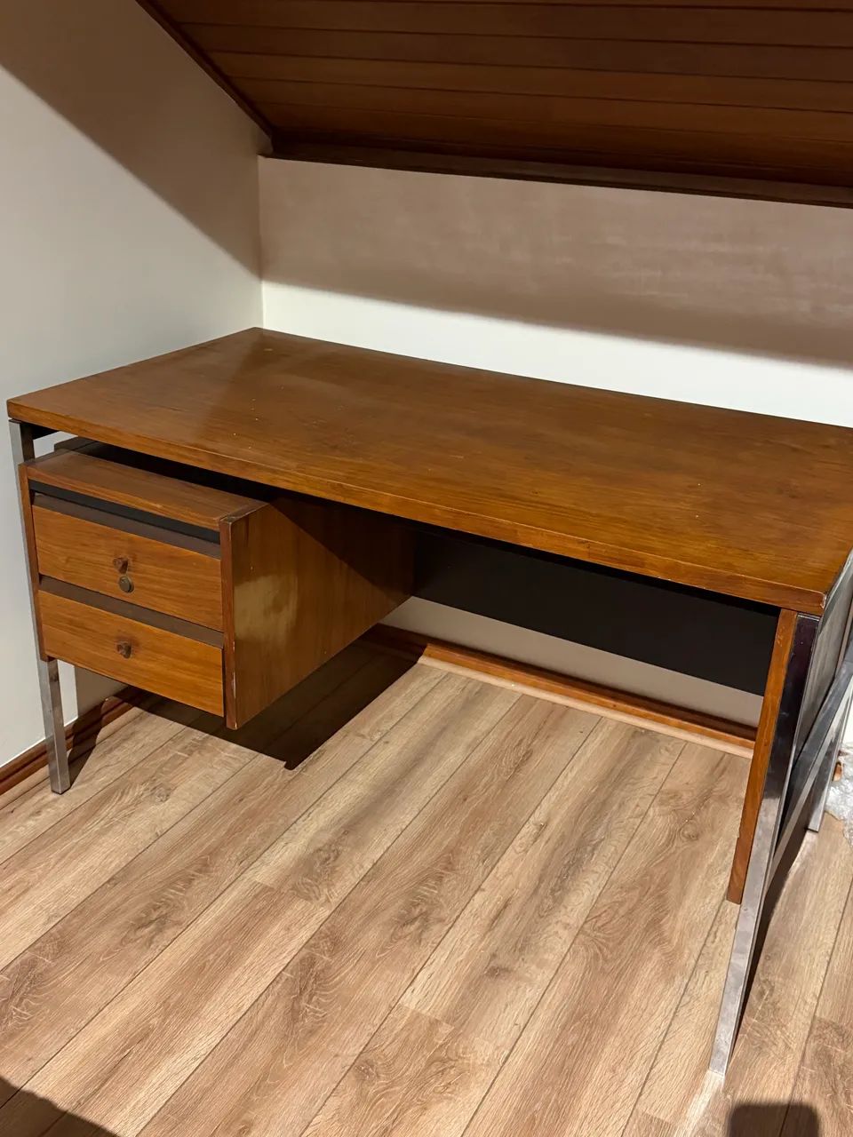Mesa de escritório com pés de metal  - Foto 2